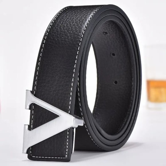 The Unisex Fashion Designer Leather Belt with Smooth Alloy V Buckle in Silver - Picture 1 of 3